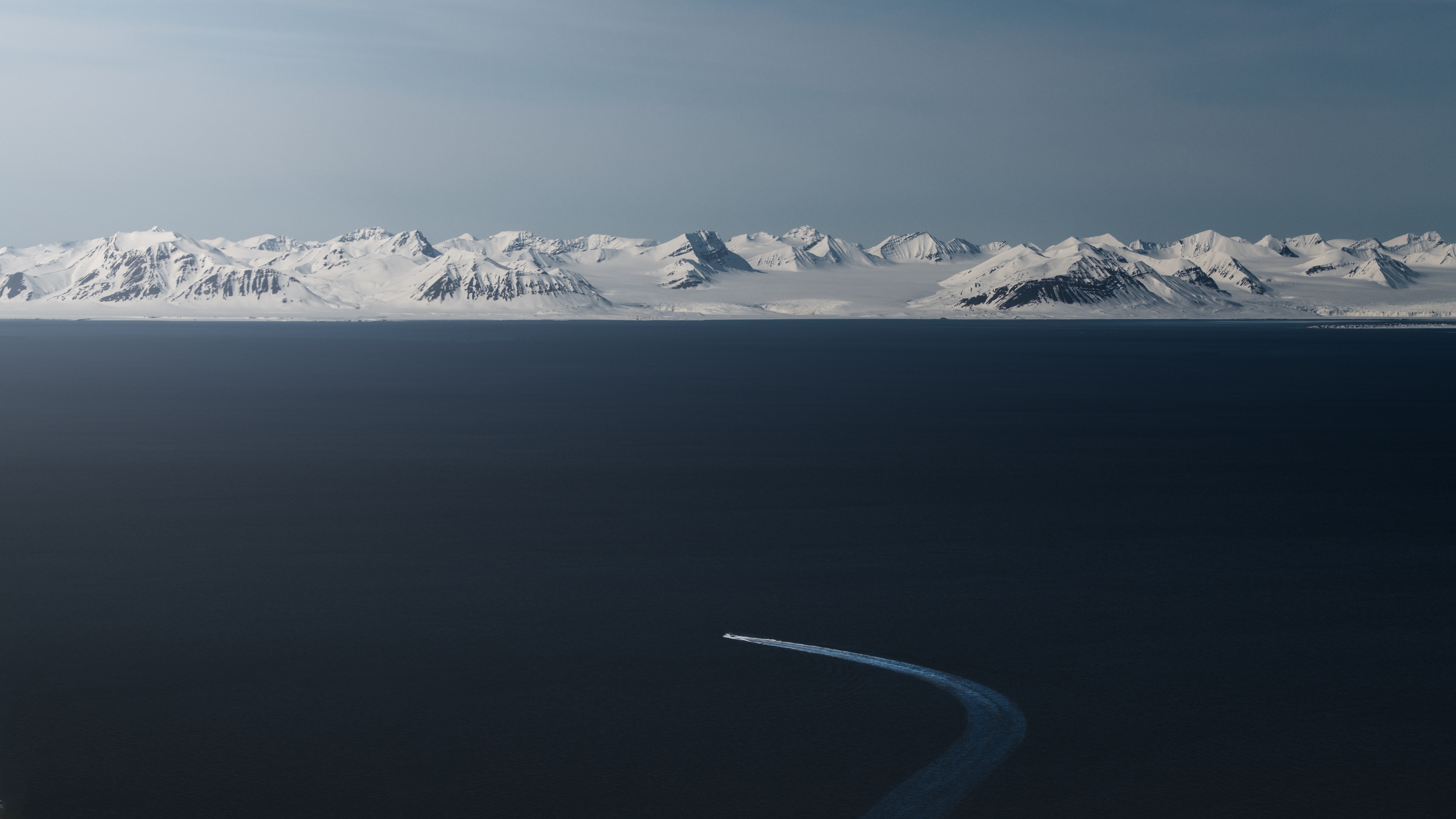 Arctic Landscape, Snow Mountains, Ocean View, Boat Wake Wallpaper in 5K resolution (5120x2880) Arctic Landscape, Snow Mountains, Ocean View, Boat Wake 5K Wallpaper Background (5120x2880)