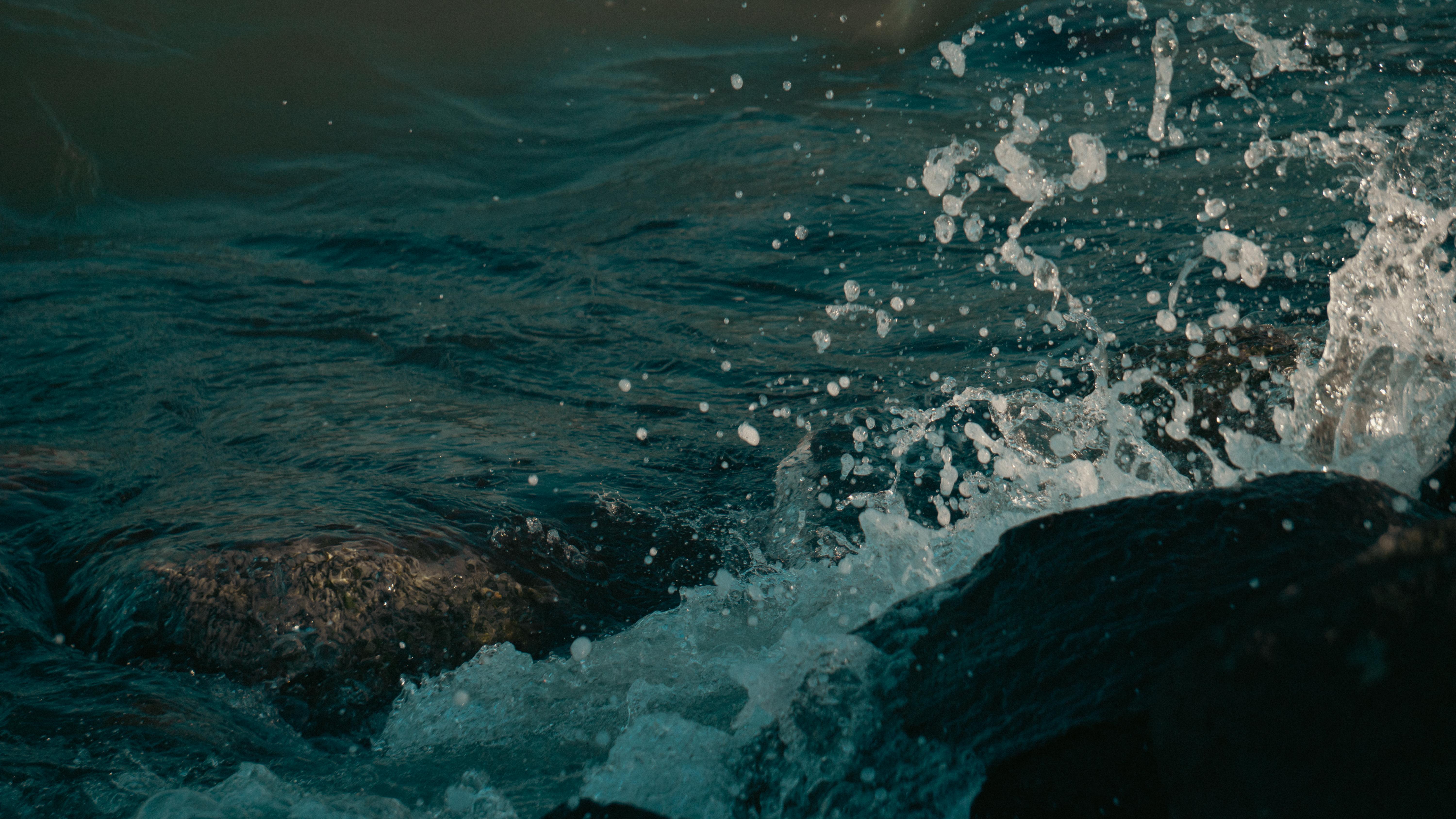 Crashing Waves on Dark Rocks - 5K Background Crashing Waves on Dark Rocks - Nature Photography 5K Wallpaper (6000x3375)