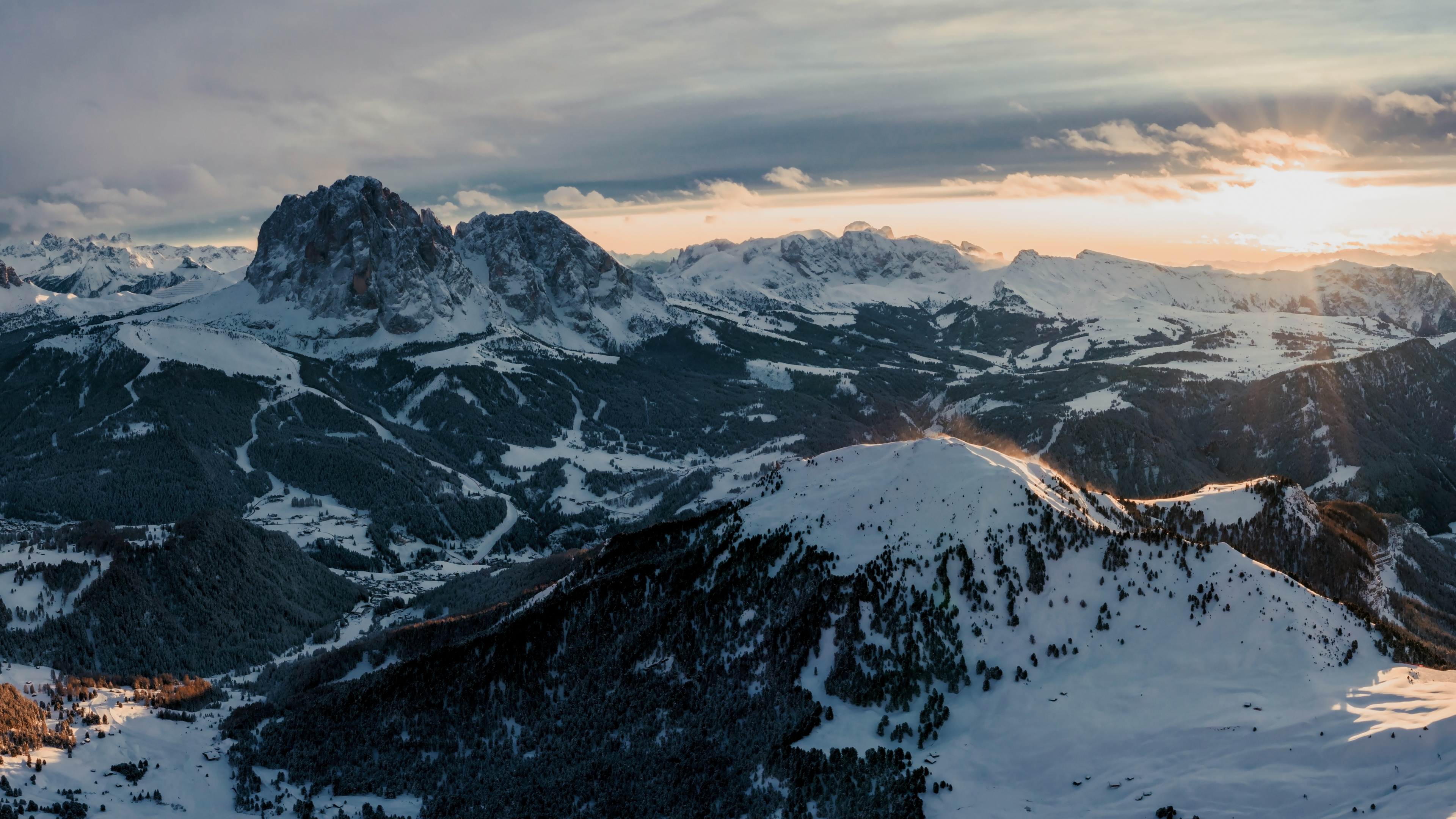 Dramatic Snow Peaks Golden Hour - 4K Background Dramatic Snow Peaks Golden Hour - Landscape Photography 4K Wallpaper (3840x2160)