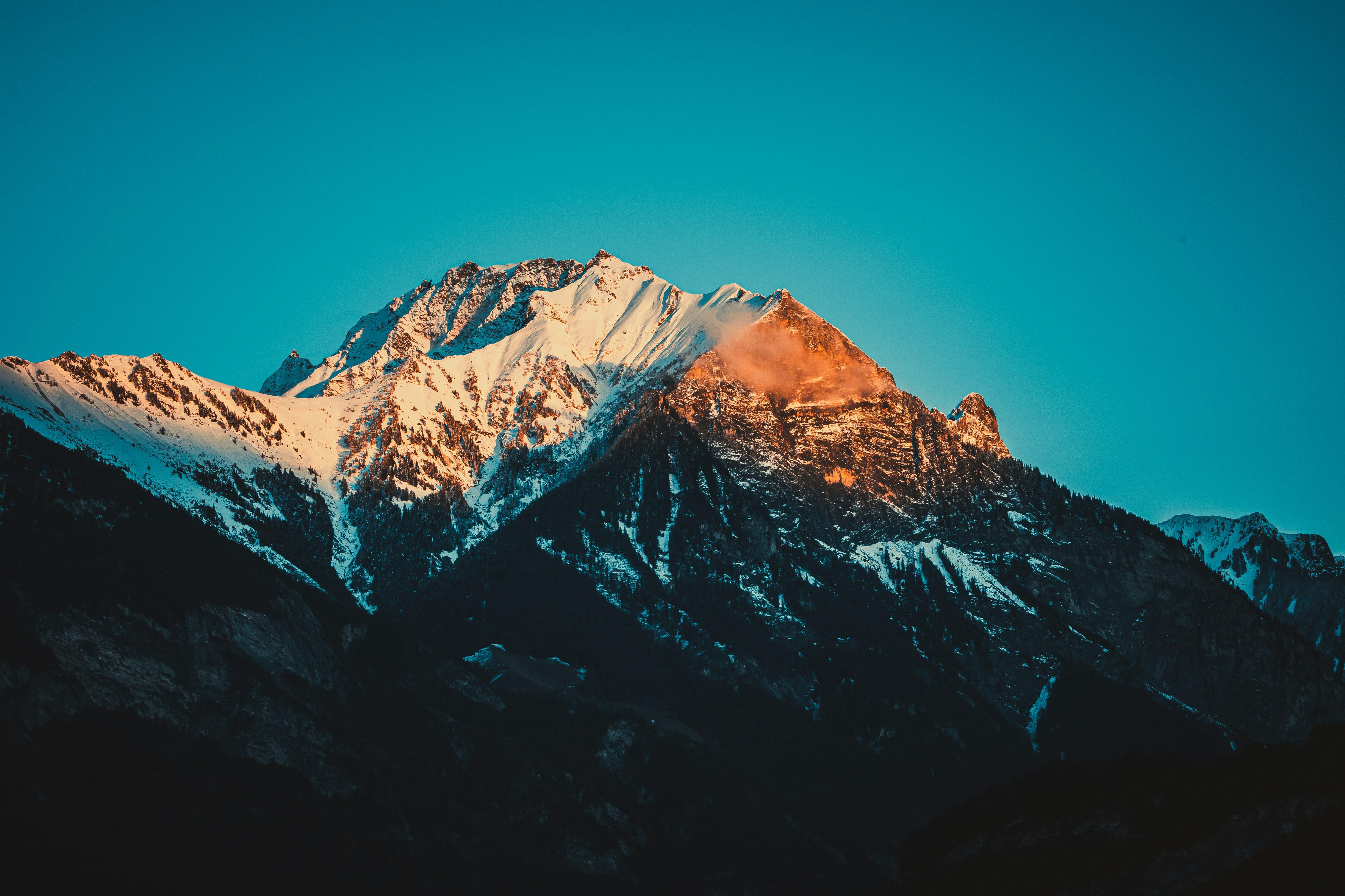 Golden Light On Snowy Mountains - 5K Background Golden Light On Snowy Mountains - Landscape Photography 5K Wallpaper (6240x4160)