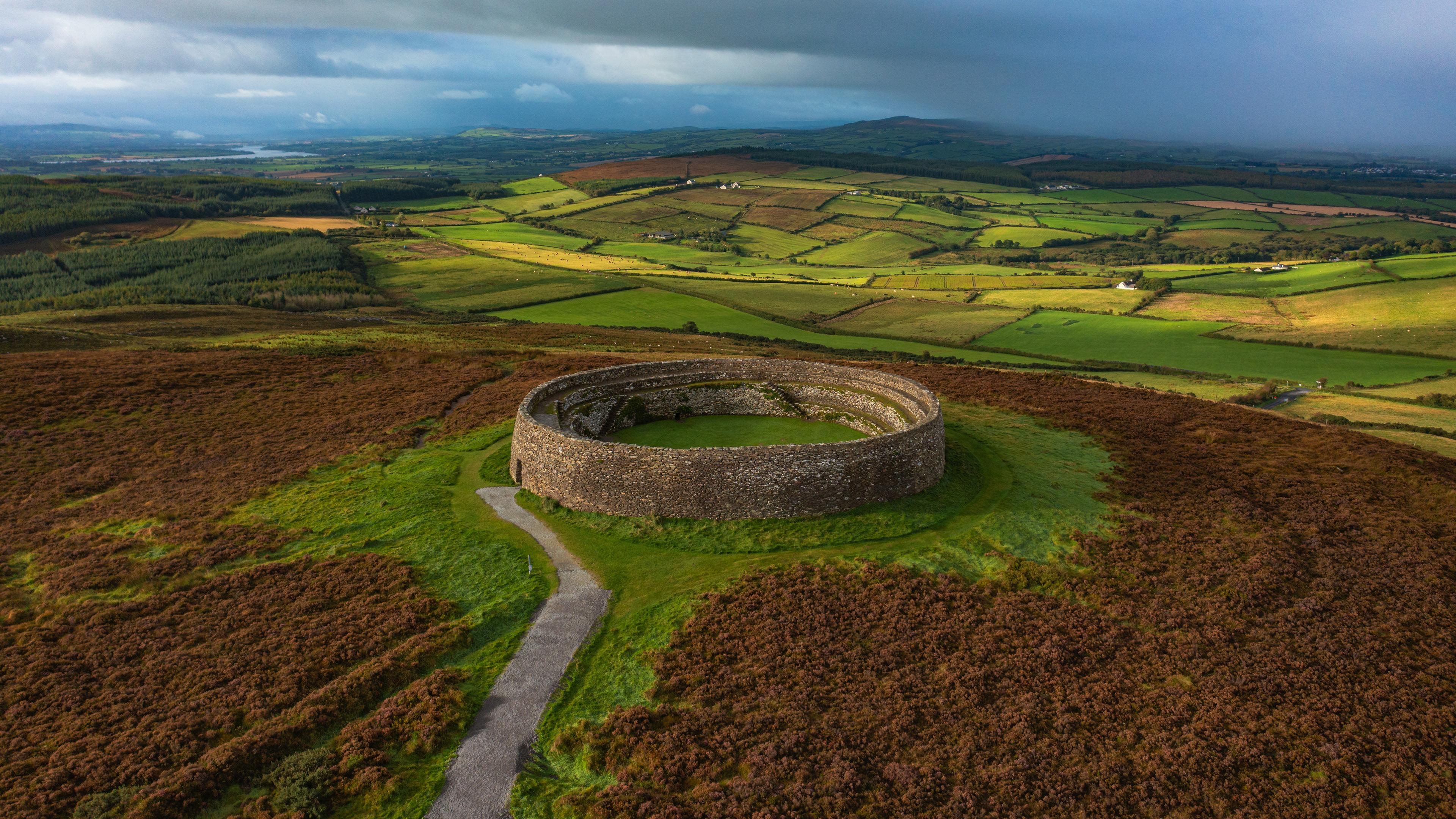 Grianan Of Aileach Stone Fort - 4K Background Grianan Of Aileach Stone Fort - Landscape Photography 4K Wallpaper (3840x2160)
