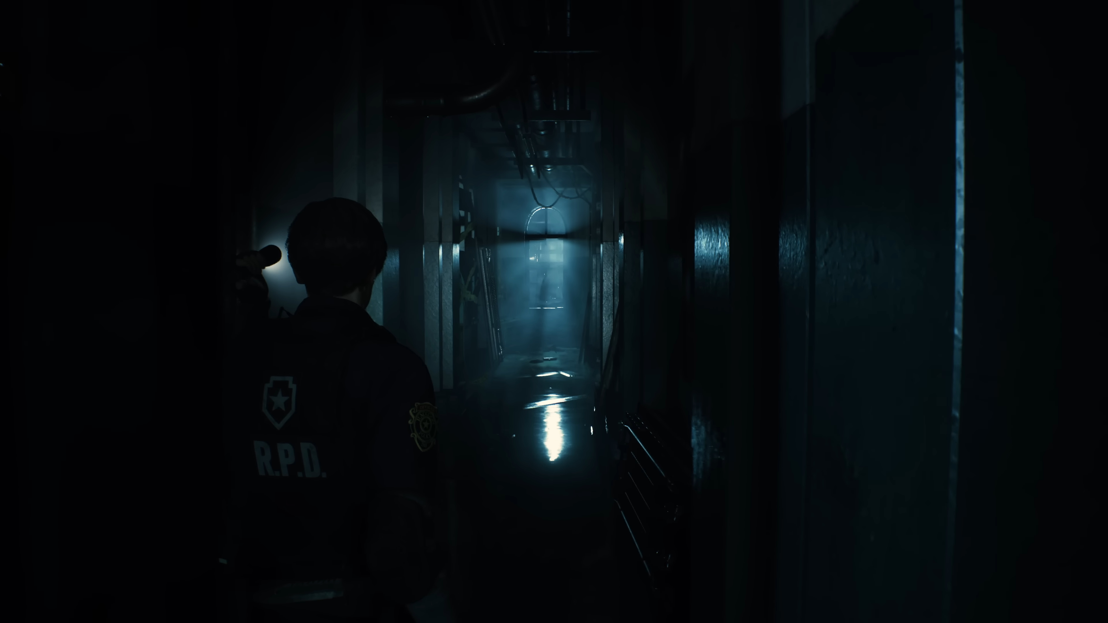 Leon Kennedy From Resident Evil 2 - 4K Background Leon Kennedy From Resident Evil 2 - Video Game Screenshot 4K Wallpaper (3840x2160)