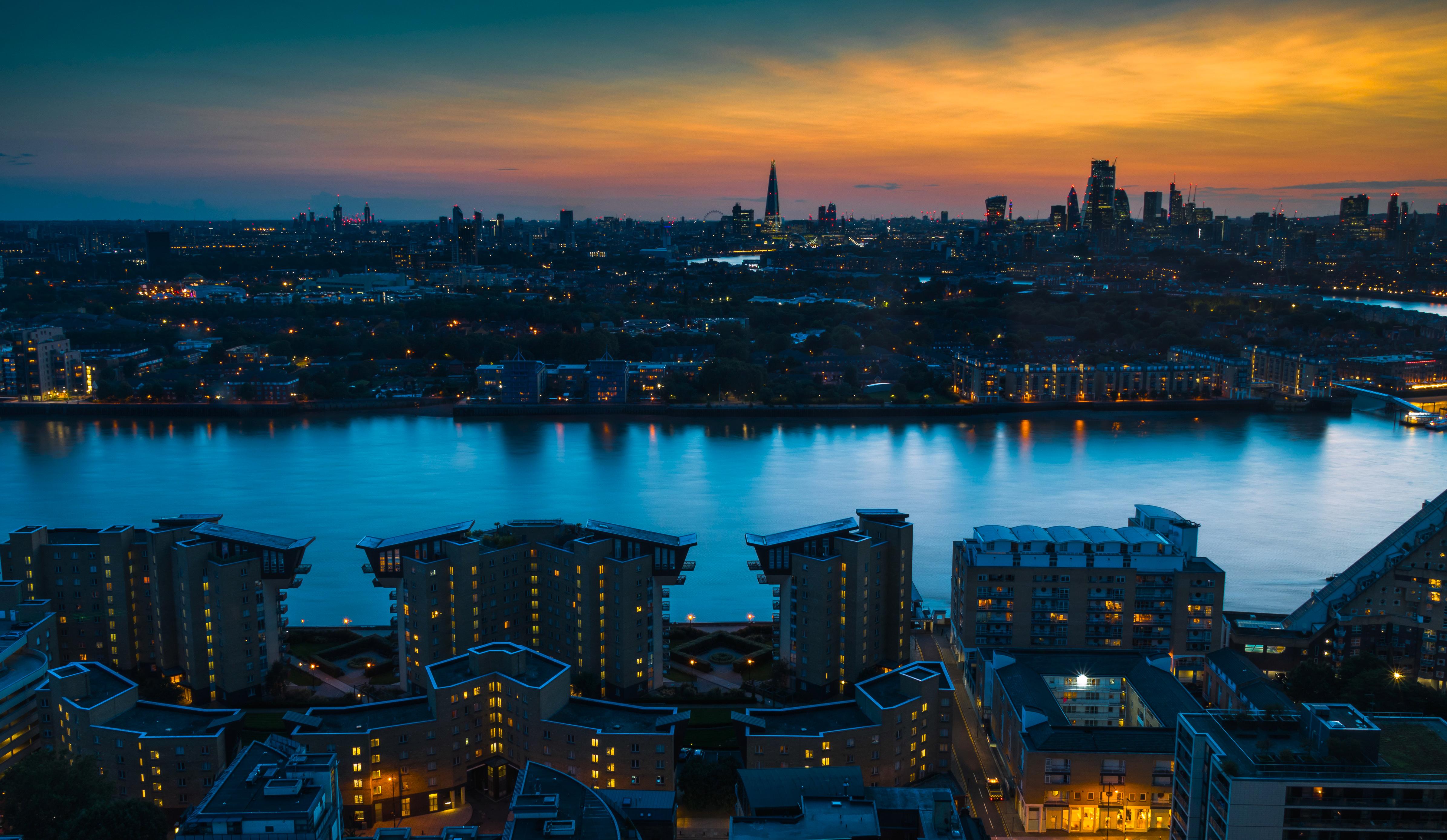 London Skyline At Sunset - 4K Background London Skyline At Sunset - Cityscape Photography 4K Wallpaper (4782x2775)