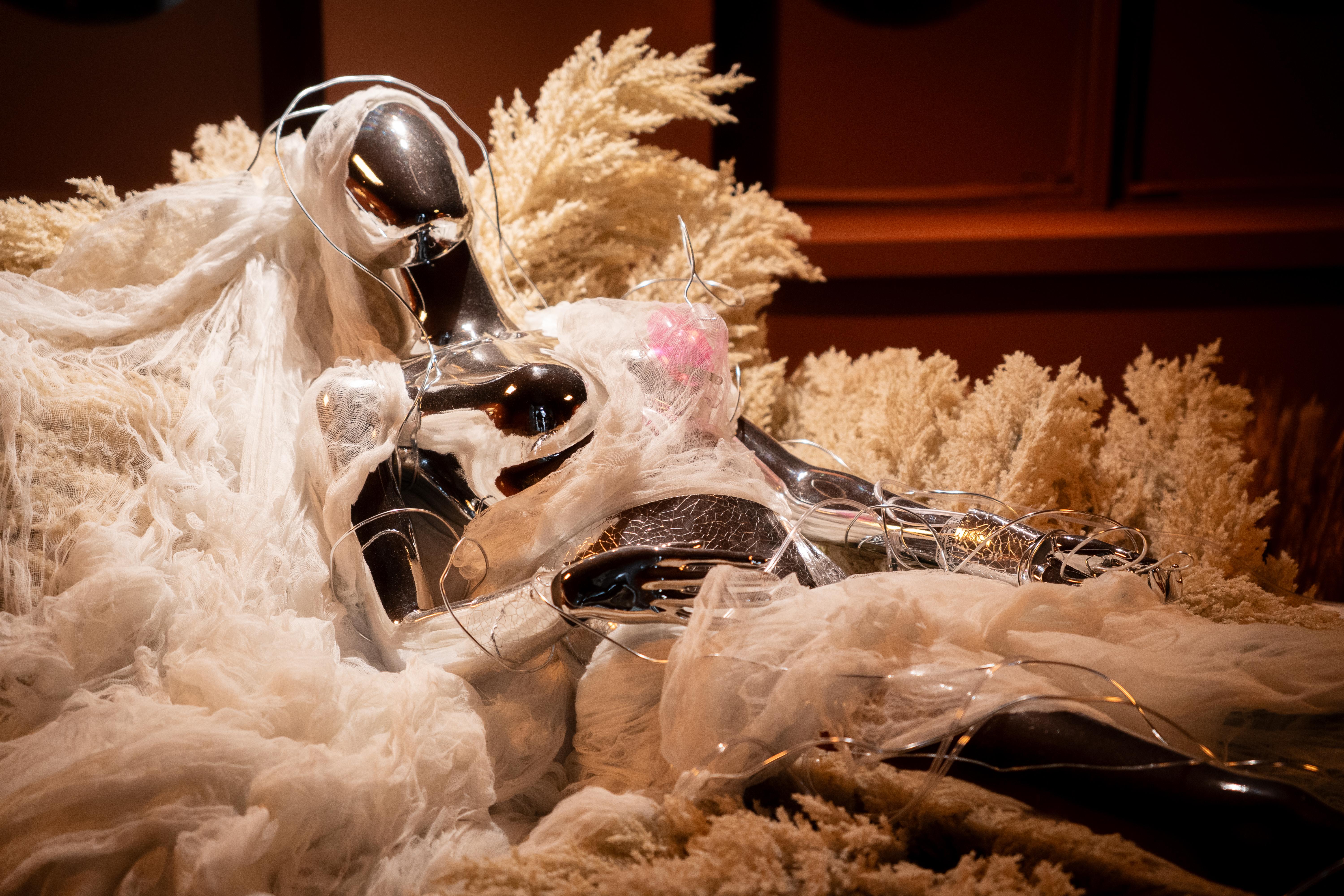 Metallic Mannequin Art Installation - 5K Background Metallic Mannequin Art Installation - Conceptual Art Installation 5K Wallpaper (6000x4000)
