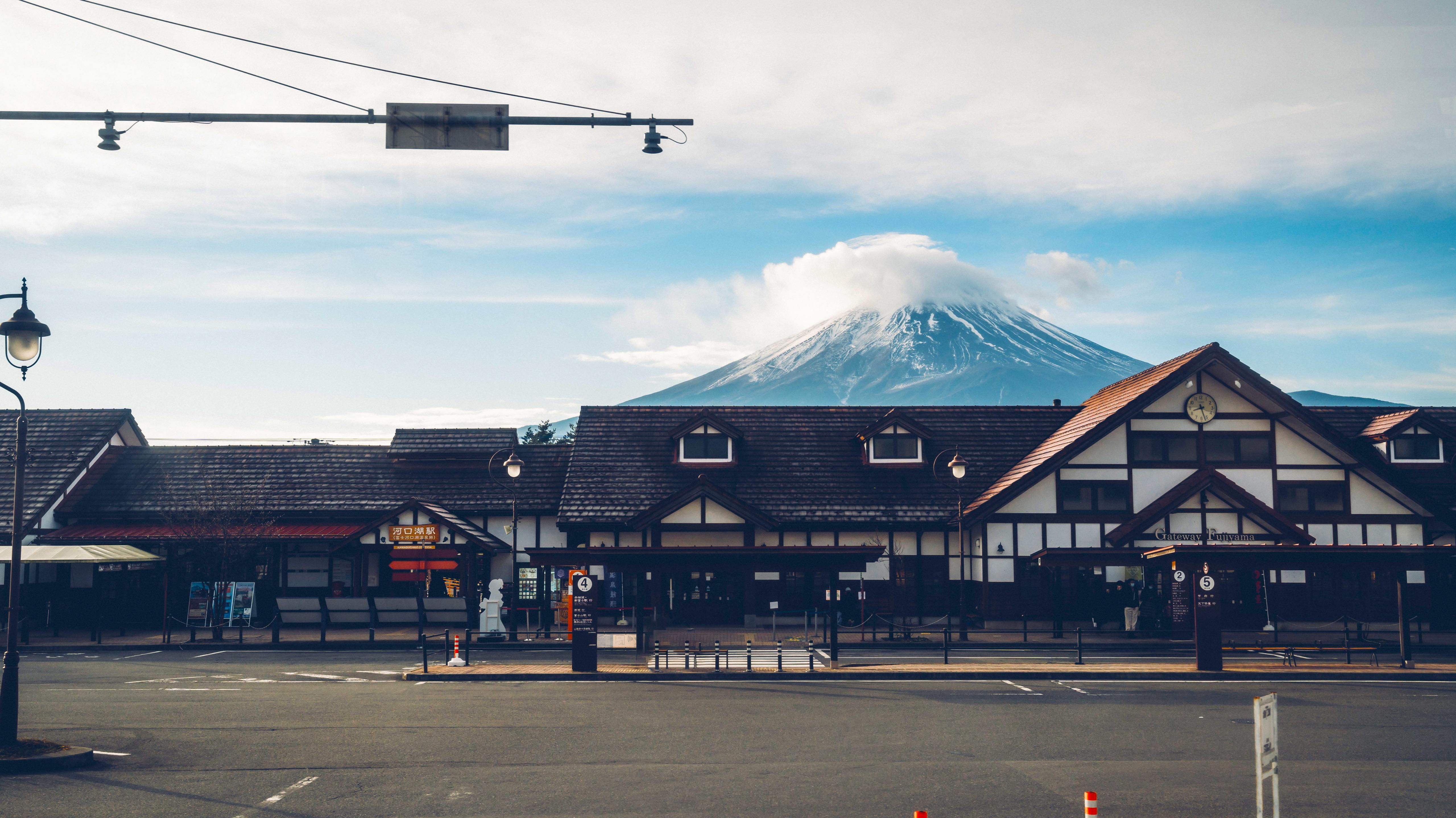 Mount Fuji Over Kawaguchiko Station - 5K Background Mount Fuji Over Kawaguchiko Station - Landscape Photography 5K Wallpaper (5120x2880)