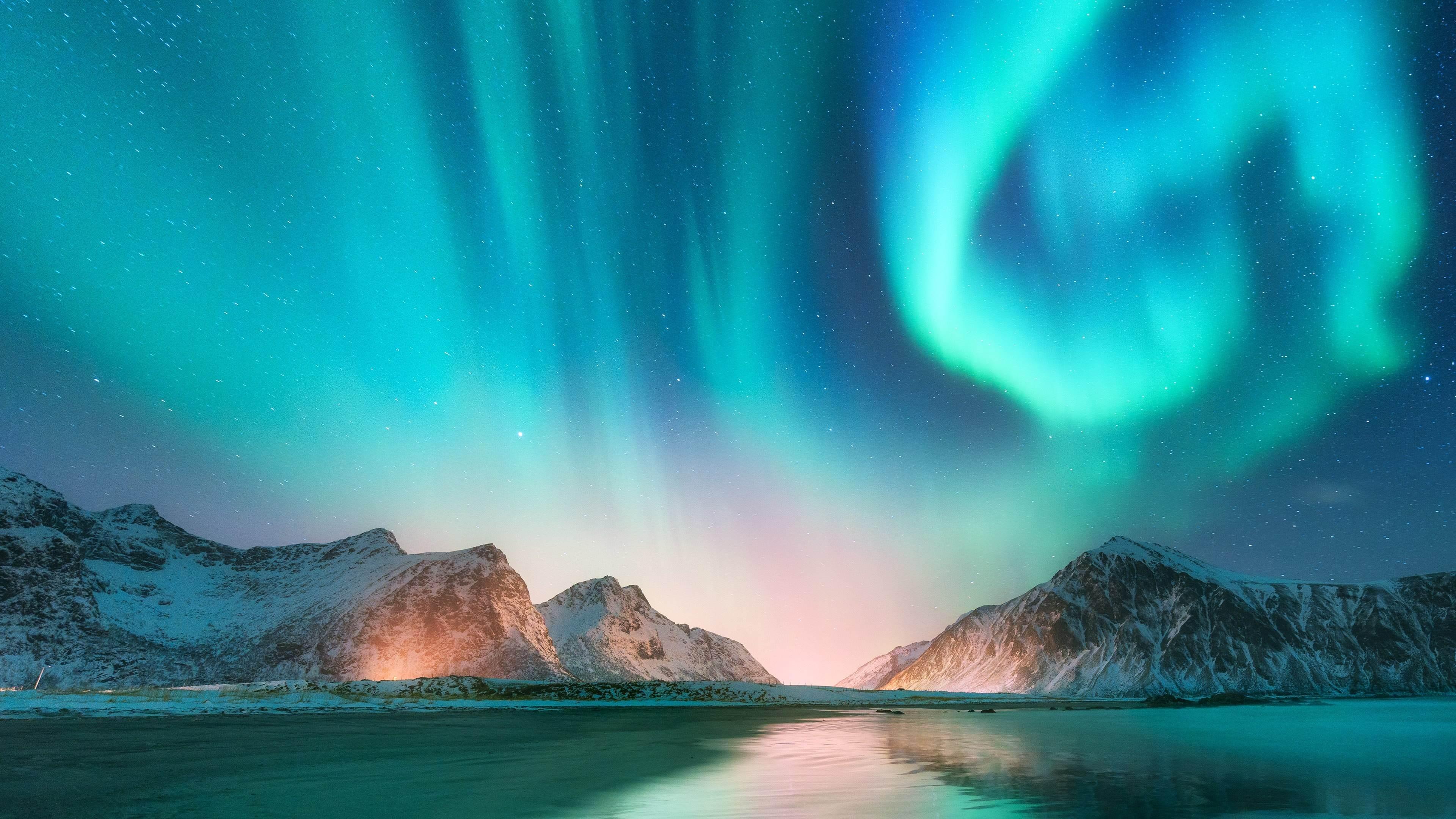 Northern Lights Over Snowy Mountains - 4K Background Northern Lights Over Snowy Mountains - Nature Photography 4K Wallpaper (3840x2160)