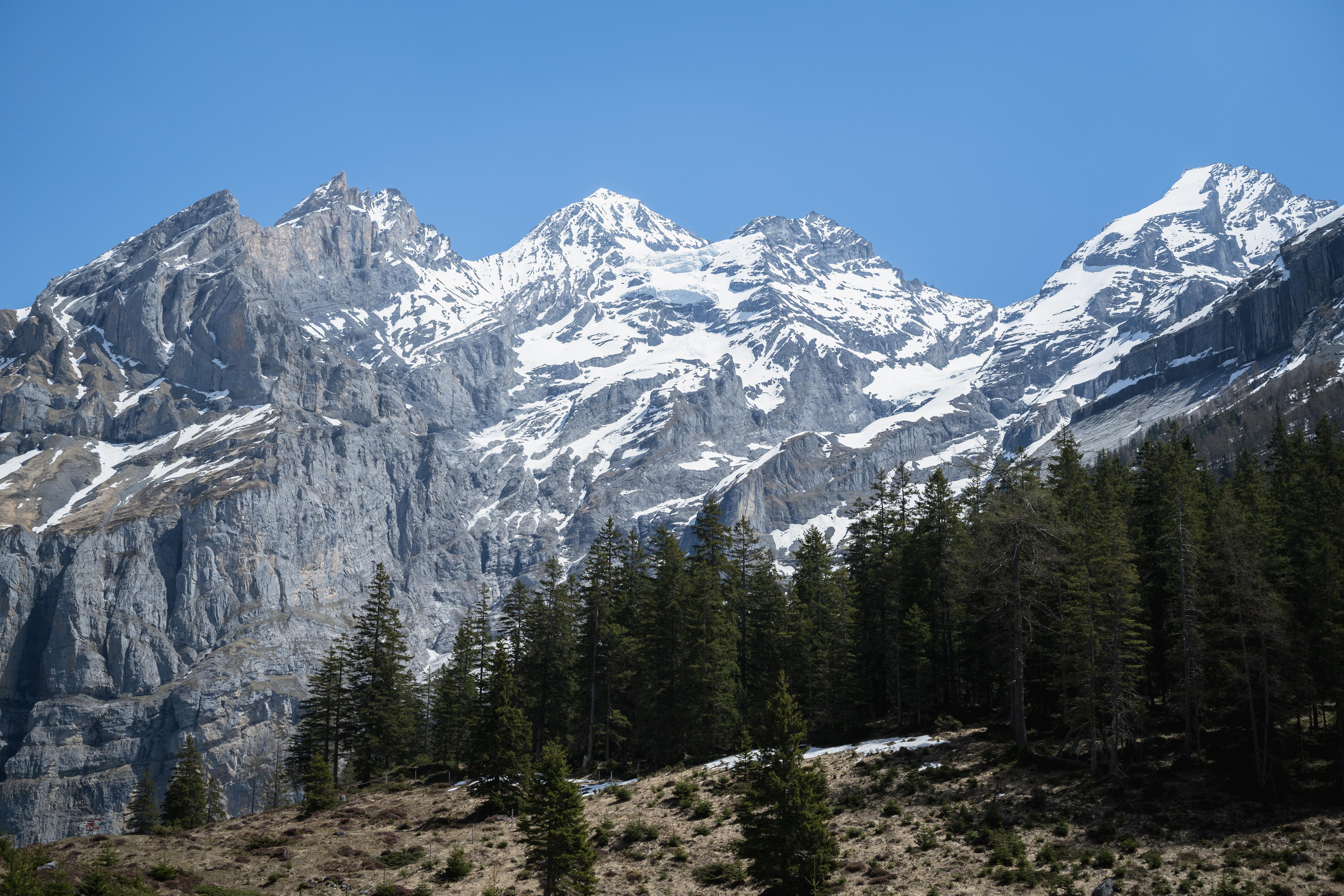 Snowy Alpine Mountain Peaks - 5K Background Snowy Alpine Mountain Peaks - Landscape Photography 5K Wallpaper (5737x3825)